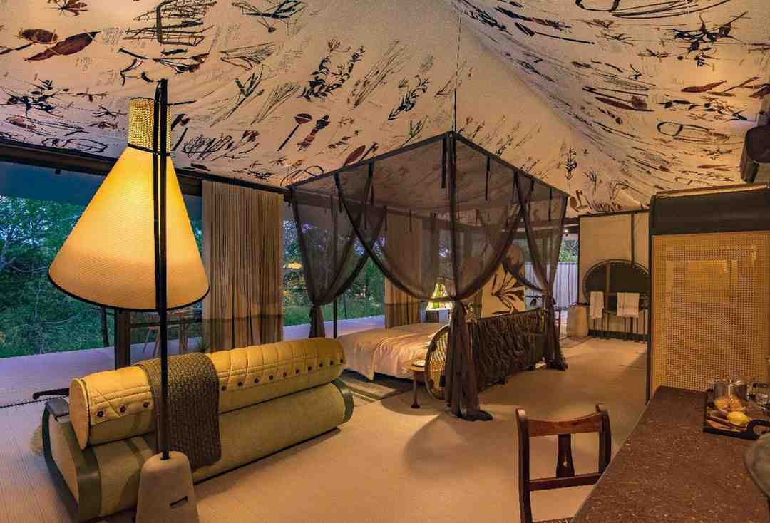 Kruger Explorer Safari featuring Big Five wildlife, open savannah landscapes, guided game drives, and authentic bush adventure in South Africa