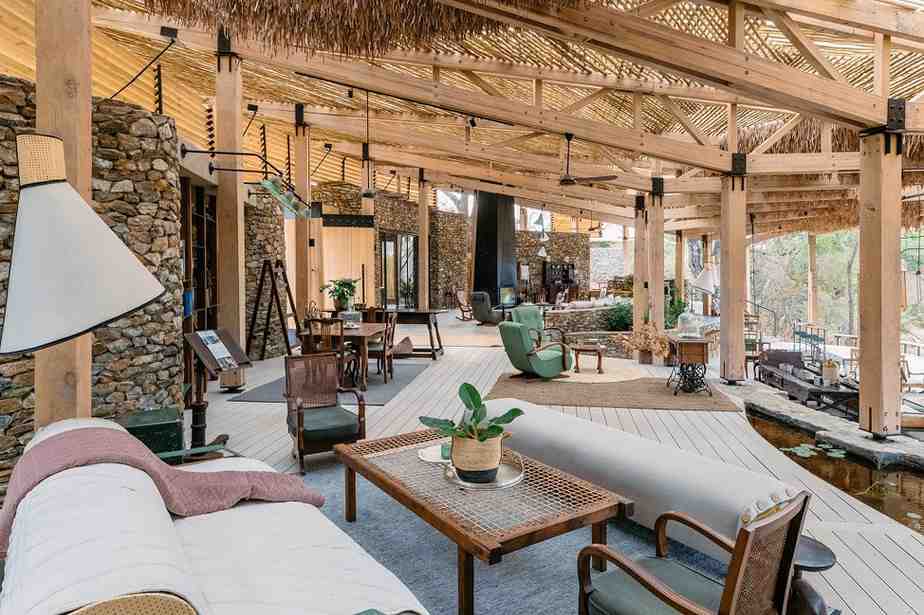 Kruger safari featuring extended Big Five wildlife encounters, vast wilderness landscapes, guided game drives, and immersive South African safari experiences