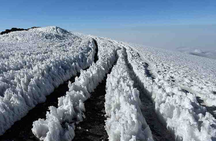 Mountains on the the top, Mount Kilimanjaro.