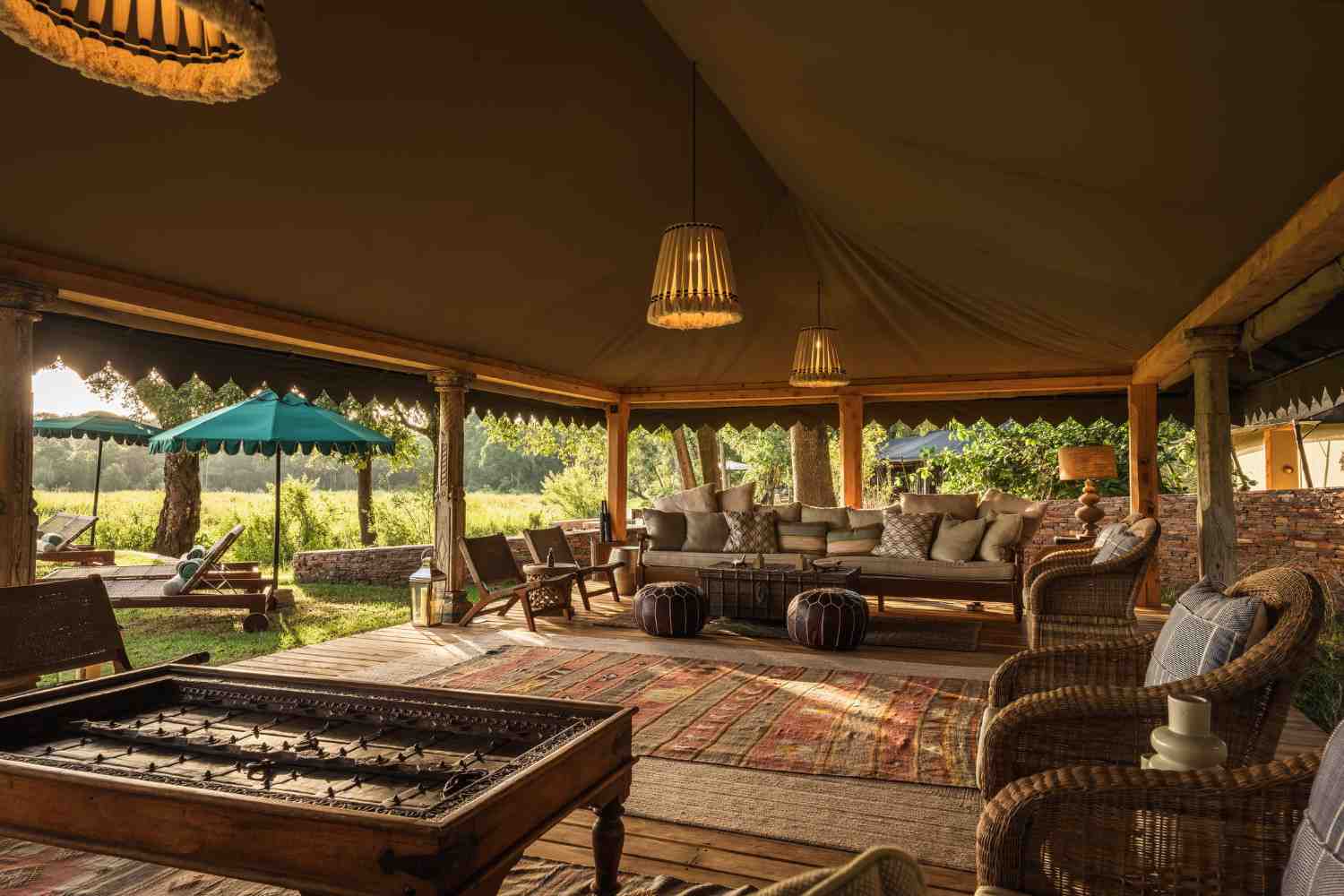 Masai Mara safari featuring Big Five wildlife encounters, classic lodge accommodation, African savannah landscapes, and unforgettable Kenya safari experiences