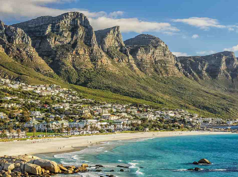 South Africa safari featuring ultimate Big Five wildlife encounters, multiple private reserves, diverse landscapes, and immersive game viewing experiences
